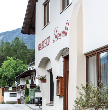 Gasthof Seewald: die Einkehr für Biker – mit oder ohne Motor Gasthof Seewald: die Einkehr für Biker – mit oder ohne Motor