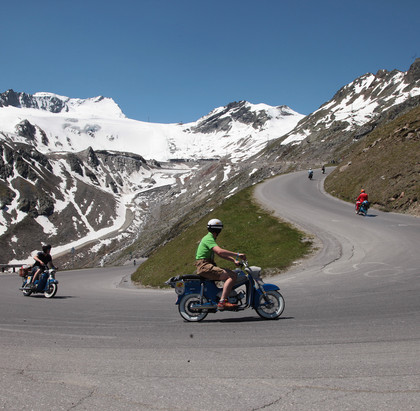 Mensch gegen Maschine: Rad gegen Moped beim Ötztaler Mopedmarathon 