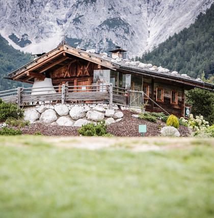 Genuss am Golfplatz: die Stöttlalm Genuss am Golfplatz: die Stöttlalm