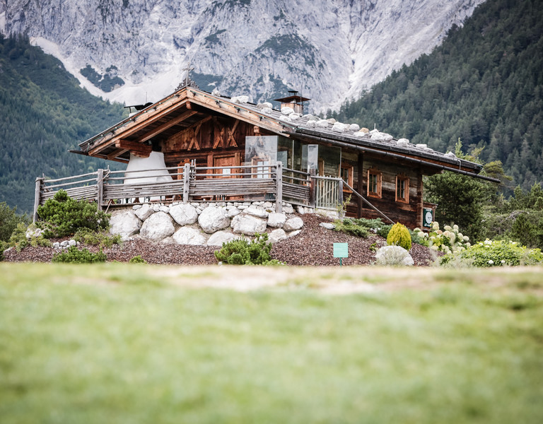 Genuss am Golfplatz: die Stöttlalm