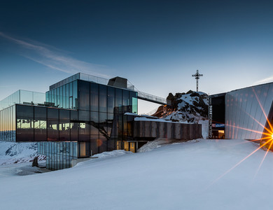 Haubenrestaurant ICE Q auf über 3.000m Haubenrestaurant ICE Q auf über 3.000m